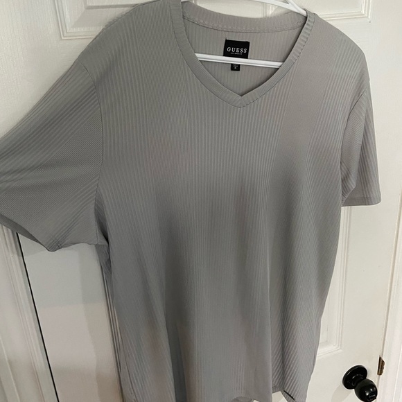 *SALE* Men’s GUESS (LOT OF 2)sleeve shirts size XL - Picture 2 of 3